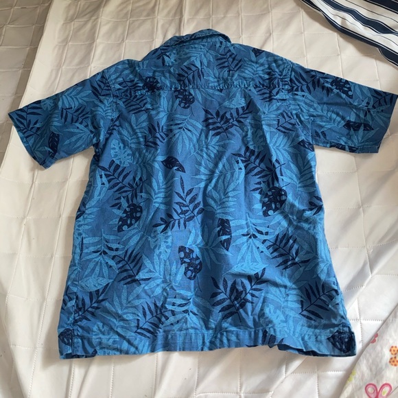 Button down - Picture 2 of 3